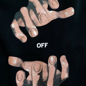 Off-White Crew Neck in the color black! 🖤